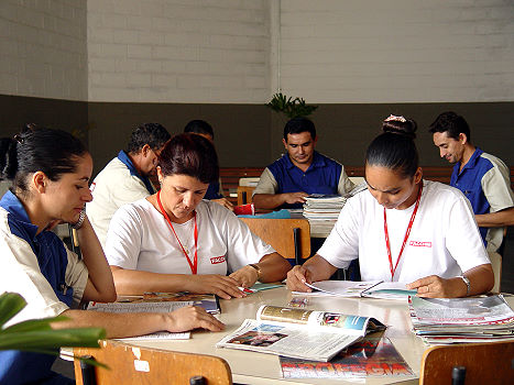 Espaço de Leitura instalado no refeitório de uma unidade