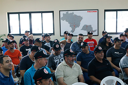 Roda de conversa do Programa Na Mão Certa com motoristas e funcionários