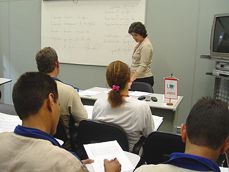 Alunos do Telecurso 2000 em atividade
