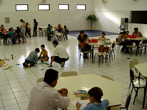 Famílias de funcionários no projeto Traga a Família