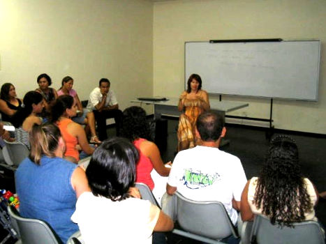Crianças em atividade no Traga a Família